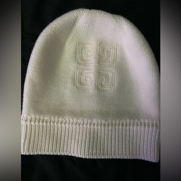 ✨Givenchy - Authentic WOMENS - 4G EMBROIDERED BEANIE IN COLOR: WHITE/IVORY✨ (OS) - Picture 2 of 15
